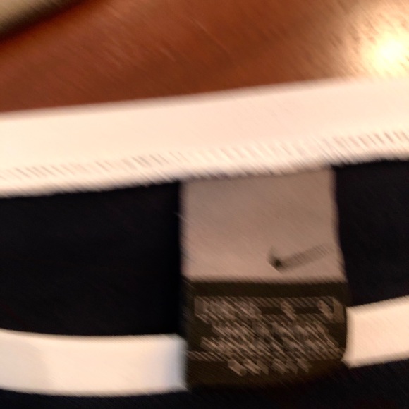 🎀DONATED NIKE TOP SHIRT L Pretty Navy blue L 🎀 - Picture 5 of 6